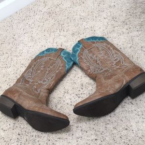 Tan and turquoise cowboy boots
